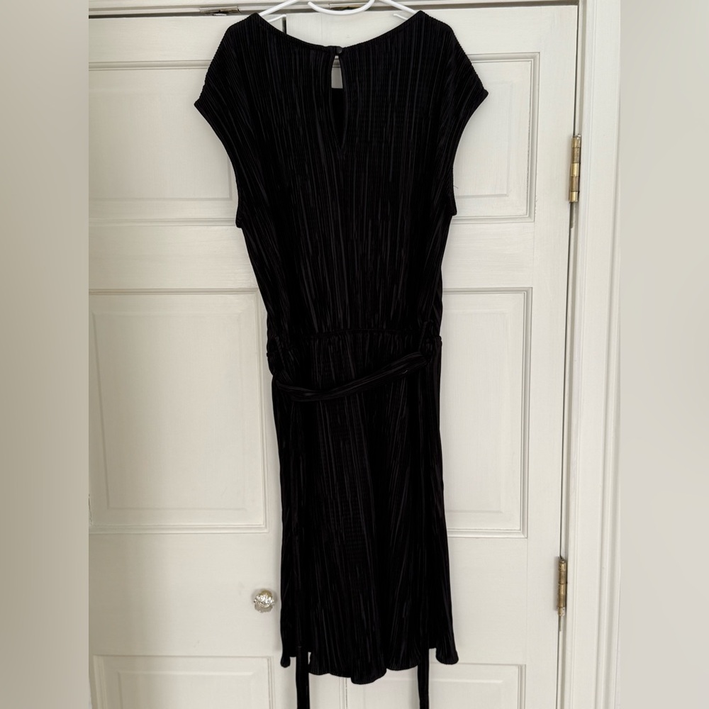 Gilli Black Midi Dress
